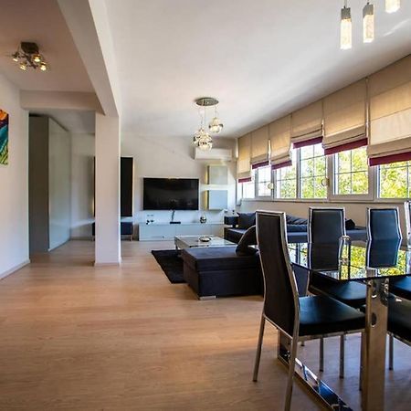 A Stylish Apartment In The Center Of Касторія Екстер'єр фото