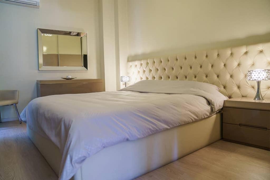A Stylish Apartment In The Center Of Касторія Екстер'єр фото